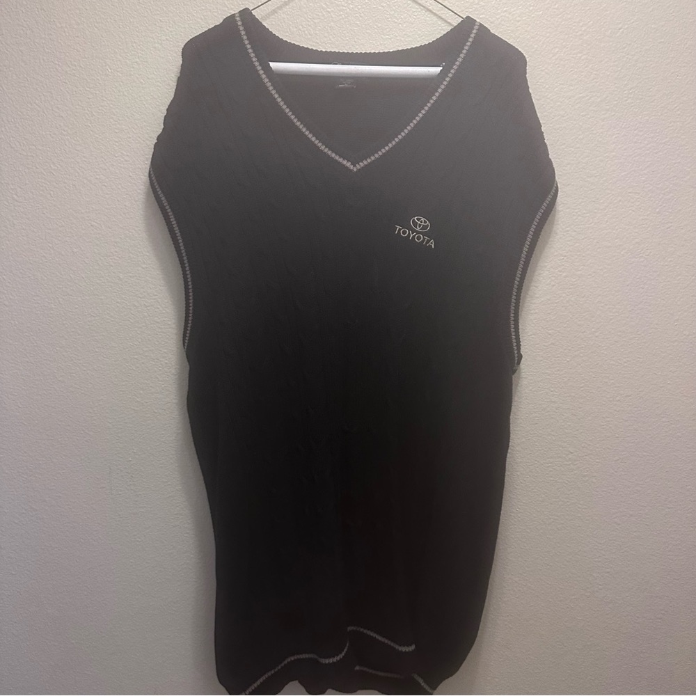 Catalina Bay Toyota Employee Sweater Vest XL Black